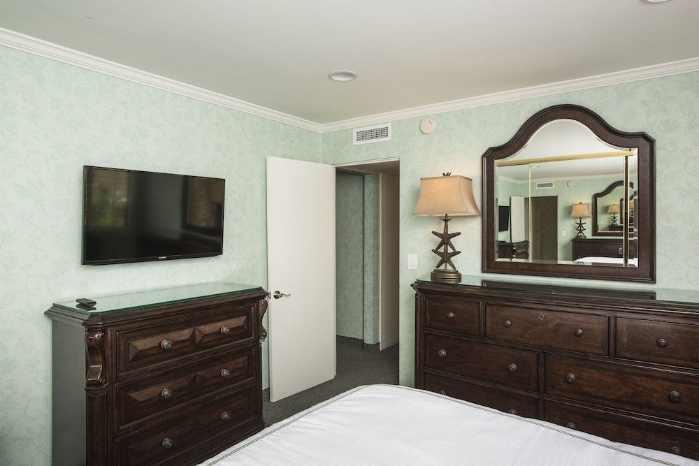 Franciscan Inn & Suites 4/40