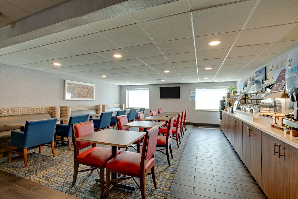 Holiday Inn Express Nashville W I40/Whitebridge Rd 45/47