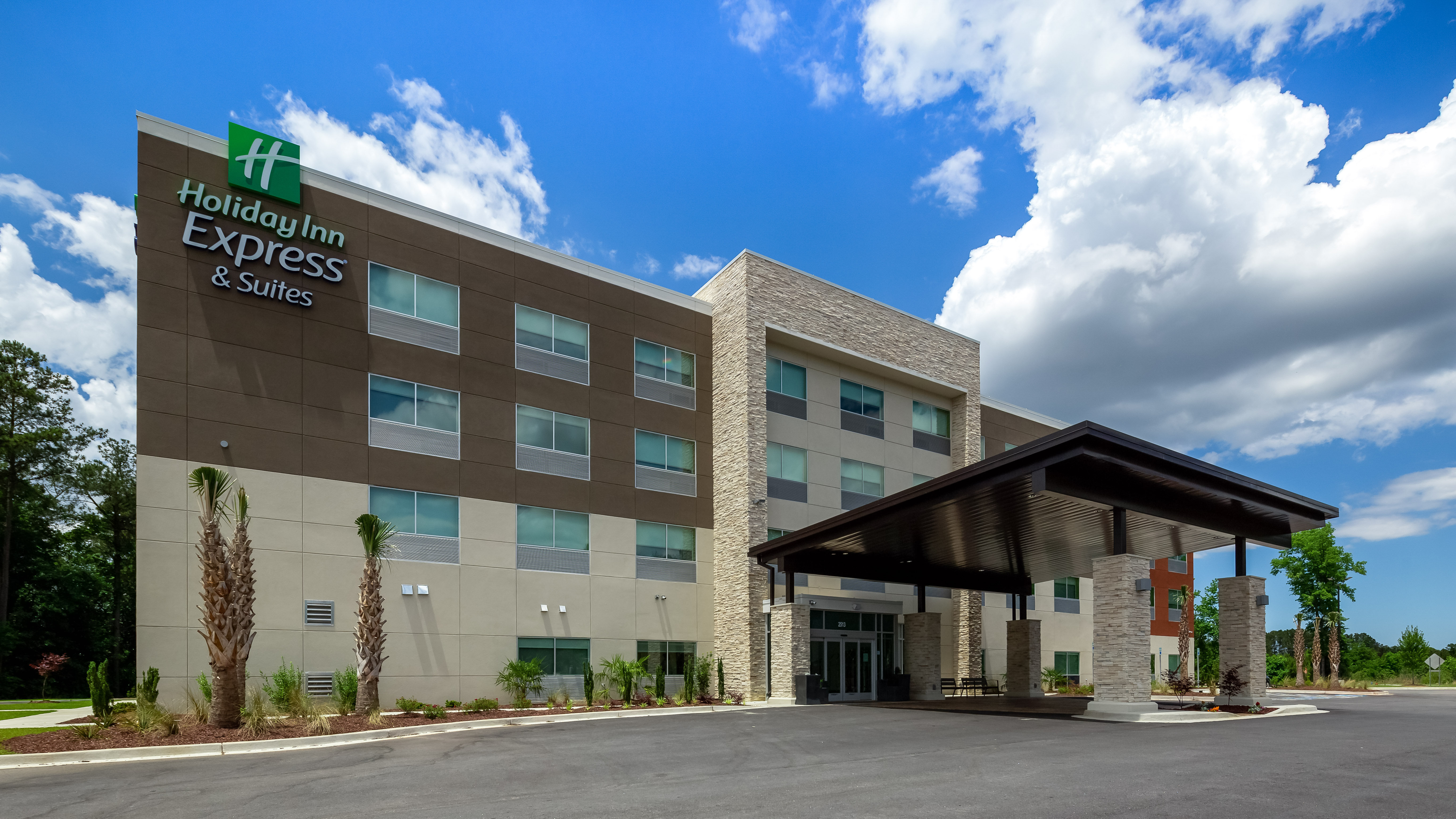 Holiday Inn Express Suites Latta 57/59