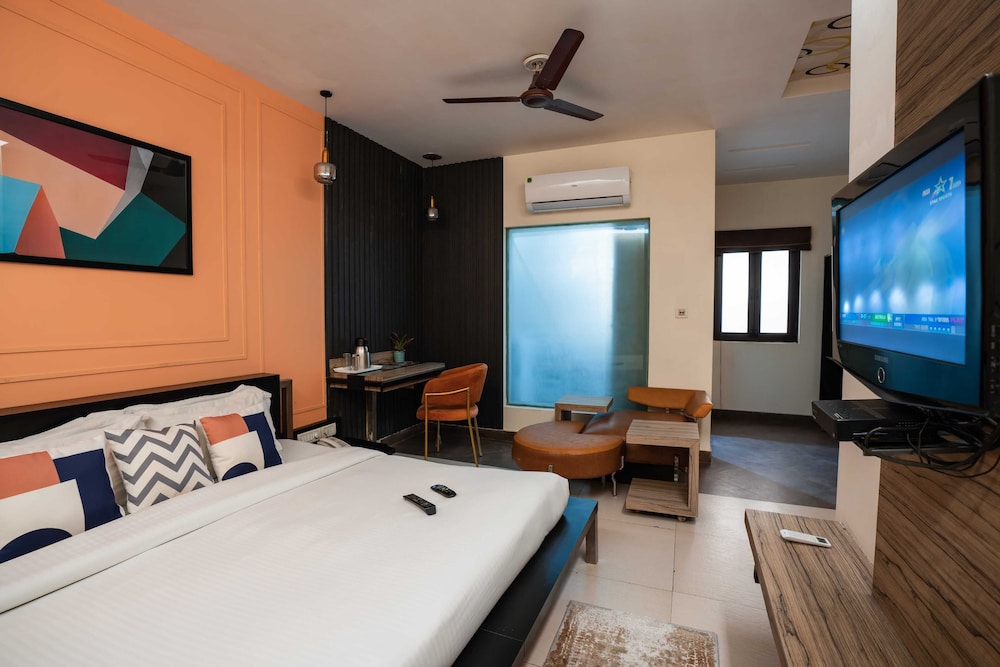 DELUXE, DOUBLE BED