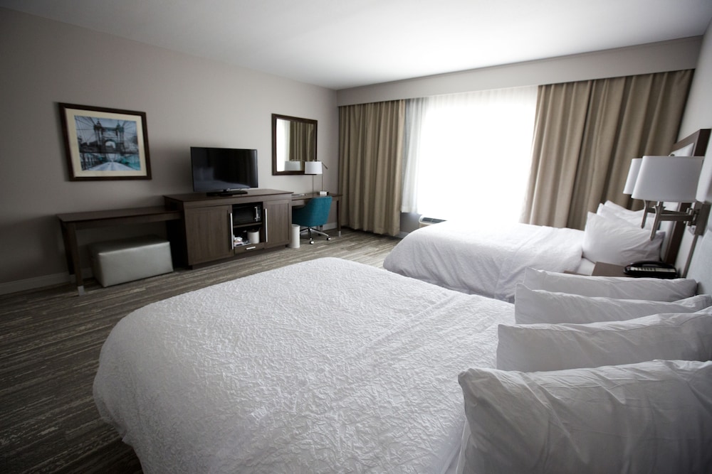 Hampton Inn Blue Ash Cincinnati Oh 13/35