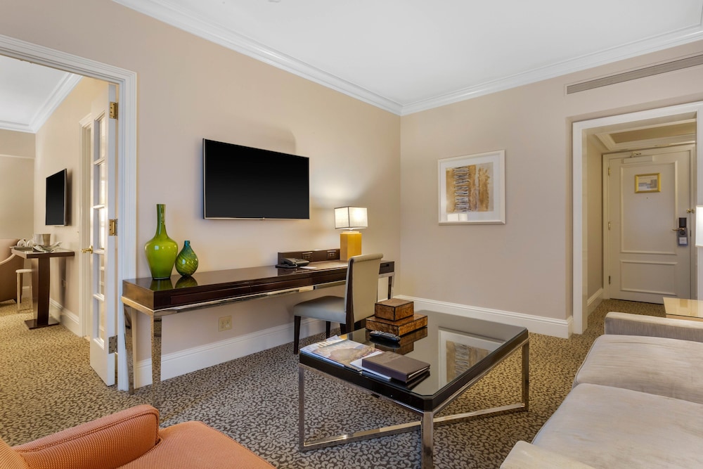 OMNI BERKSHIRE PLACE 36/62