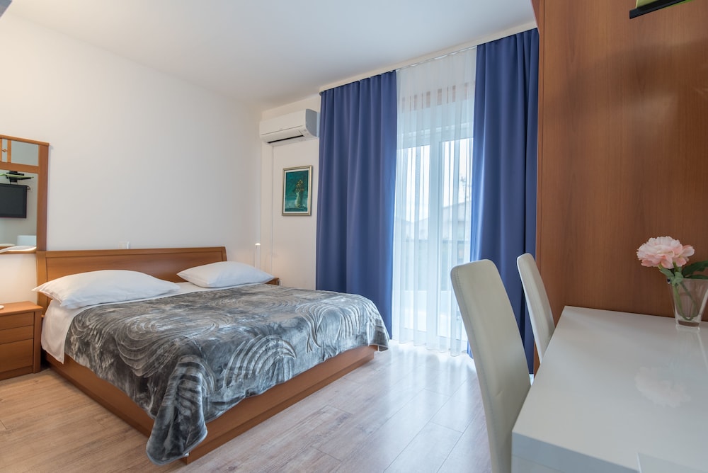 Beachfront Villa Mediteran 9/50