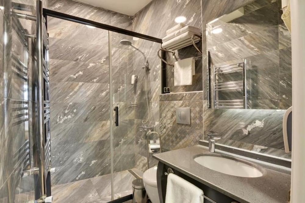 Castillo Luxury Rooms And Suites 33/38