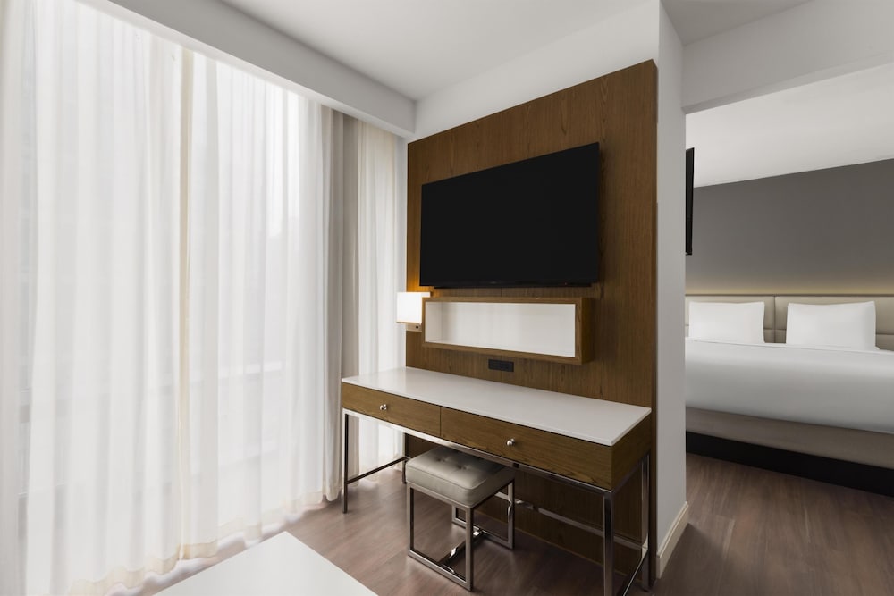جناح بسرير كينج مع أريكة بمطبخ صغير لذوي الإعاقة، Best Western Premier Empire State Hotel 3/3