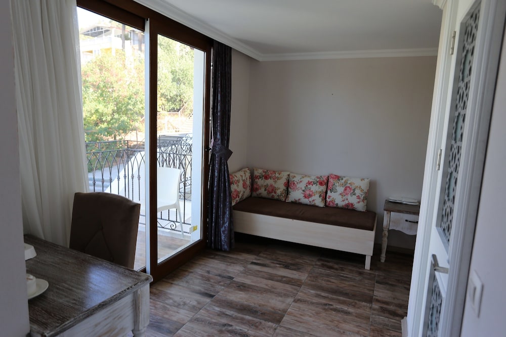 Cennet Life Hotel 54/59