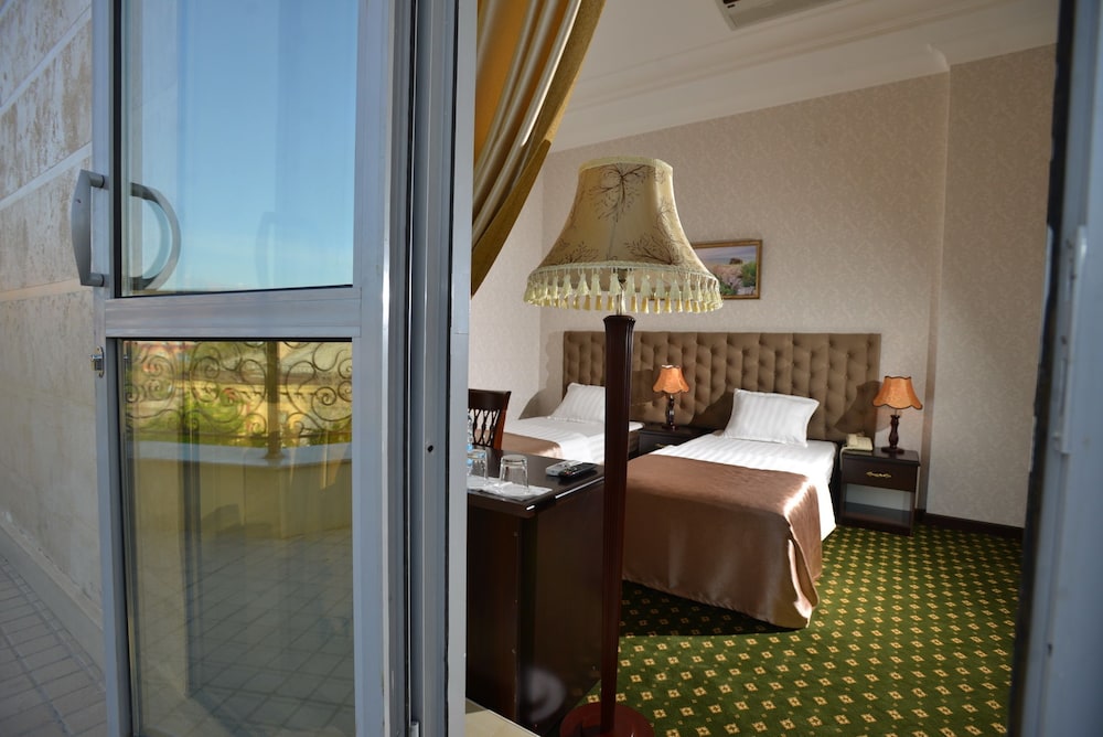 Gloria Hotel 16/28