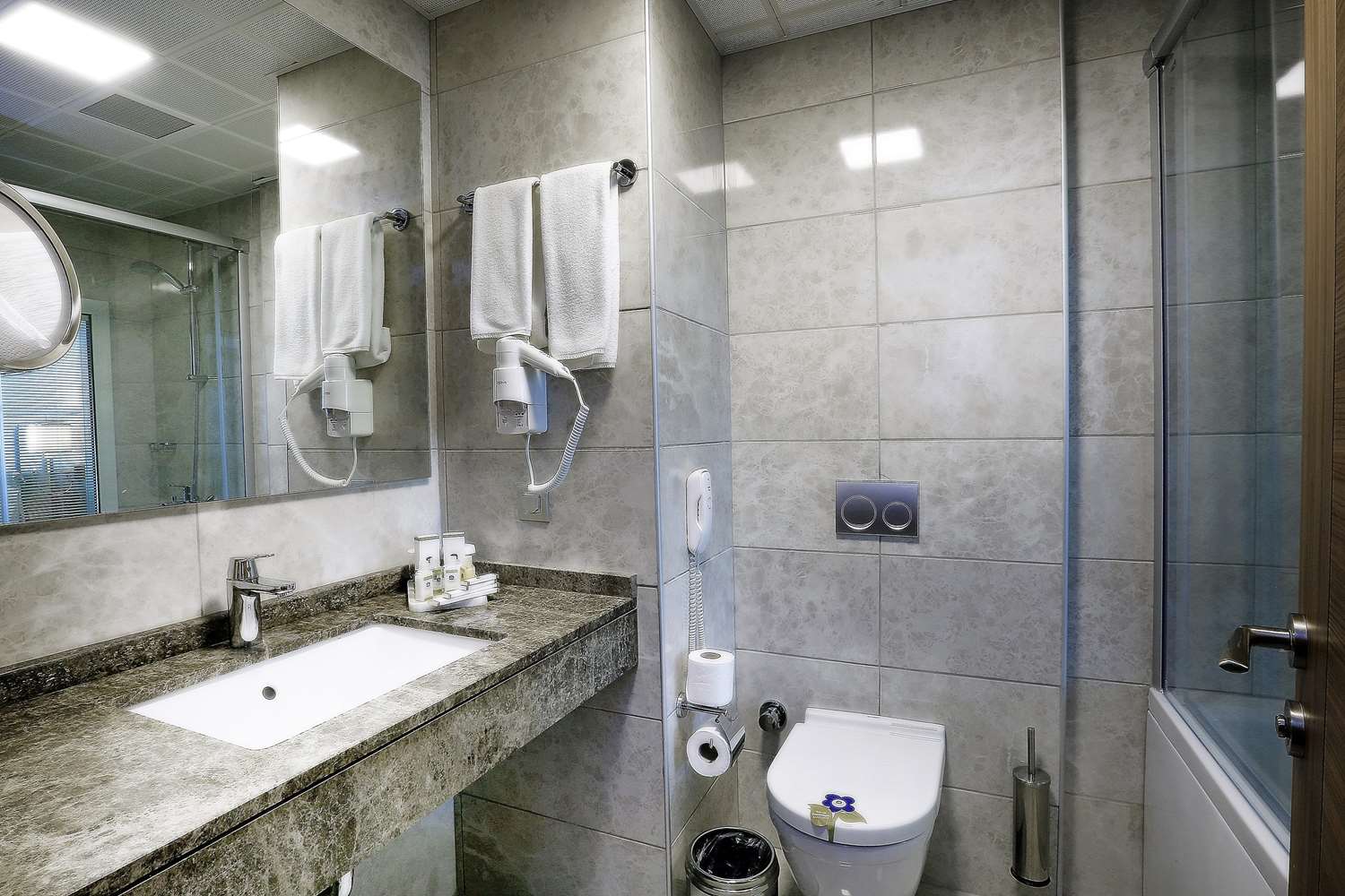 Karsiyaka Convention & Spa Hotel 38/42