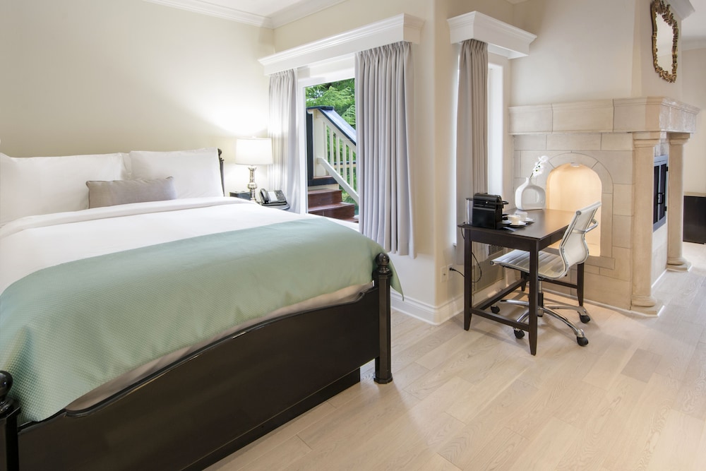 Villa Eyrie Resort 5/44