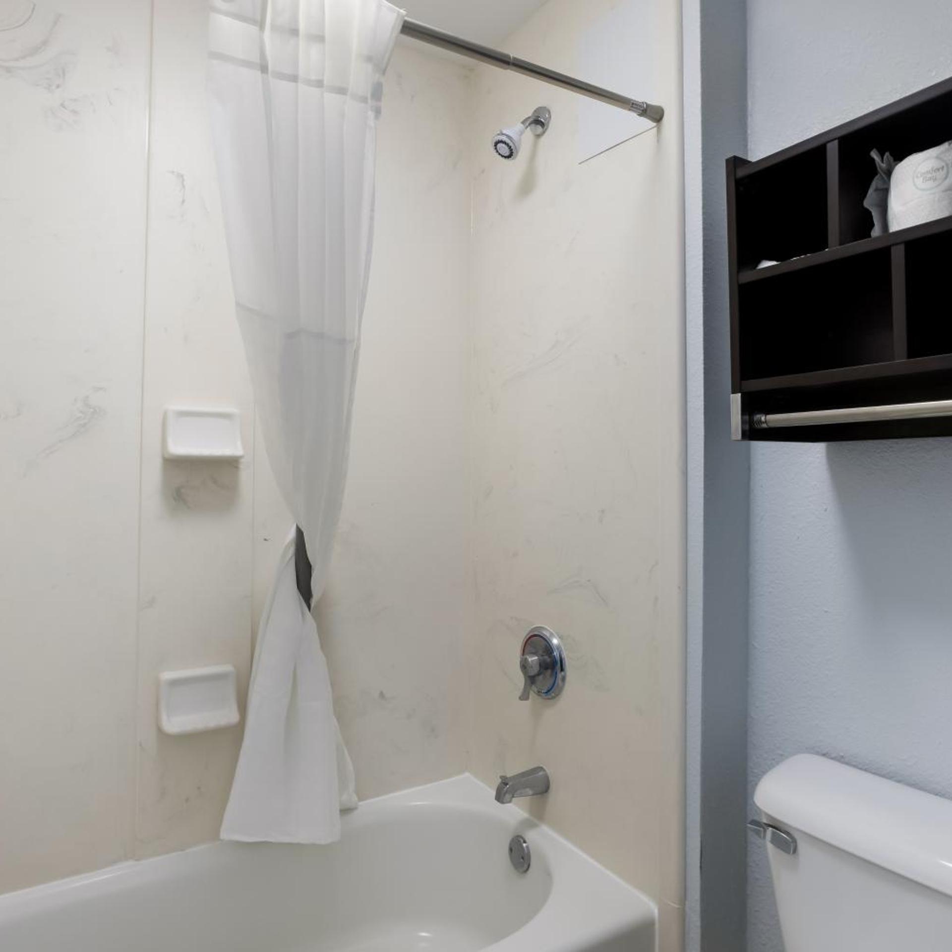 King Bed, Suburban Studios Hinesville - Fort Stewart Area 3/6