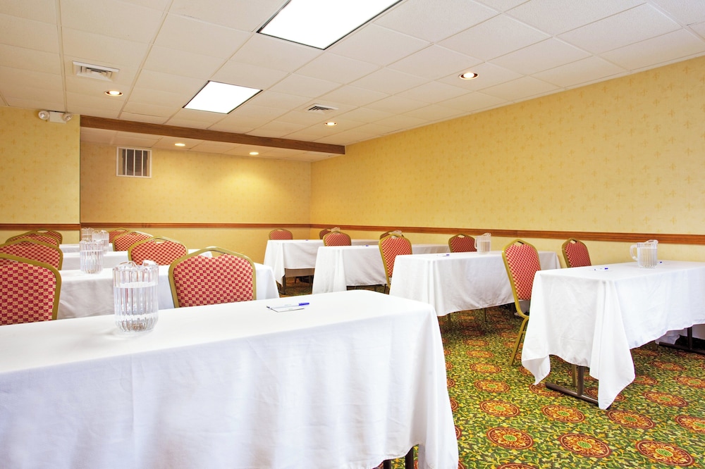 Candlewood Suites Grand Rapids Airport, an IHG Hotel 47/53