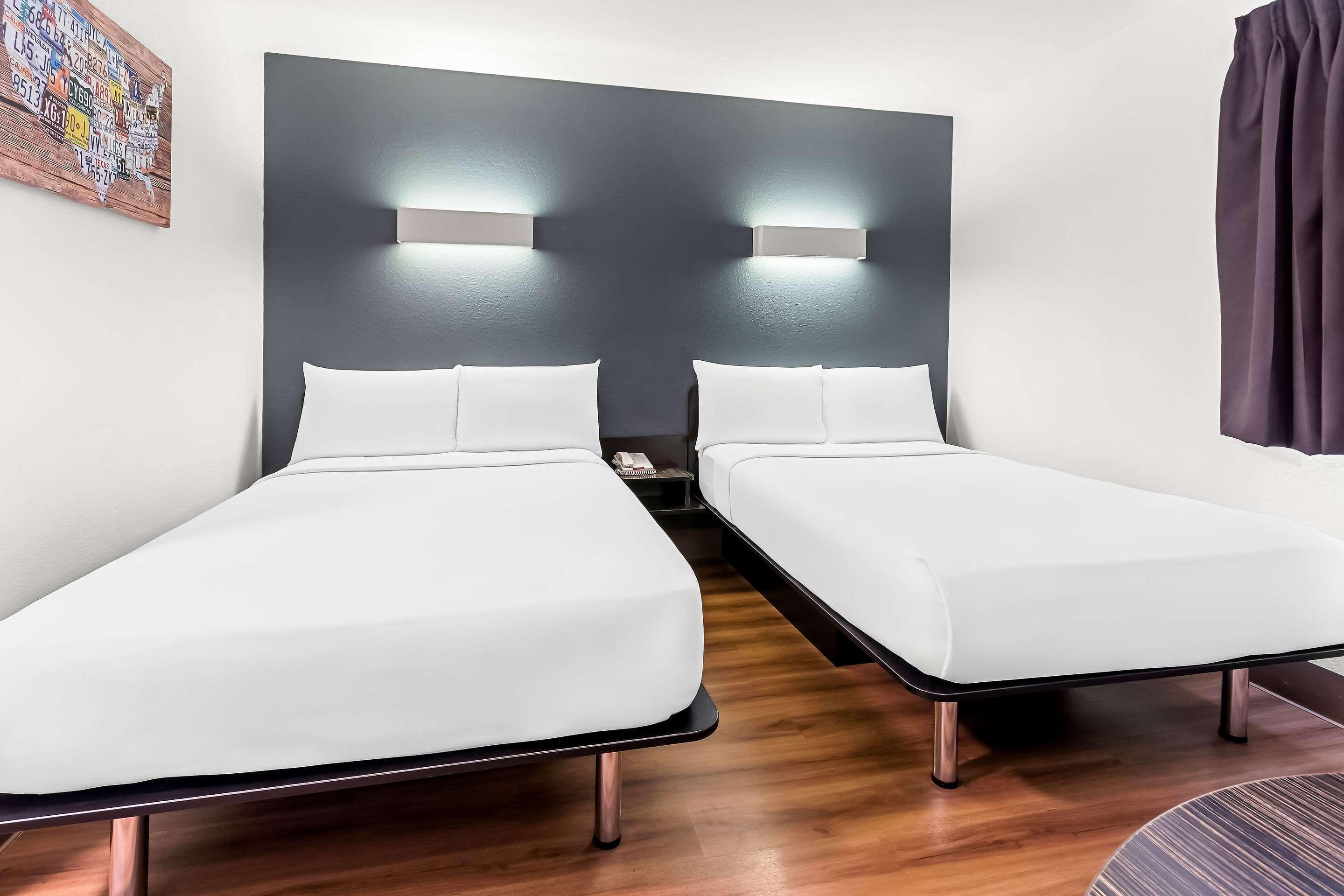 غرفة بسريرين مزدوجين، Econo Lodge Idaho Falls, ID 2/4