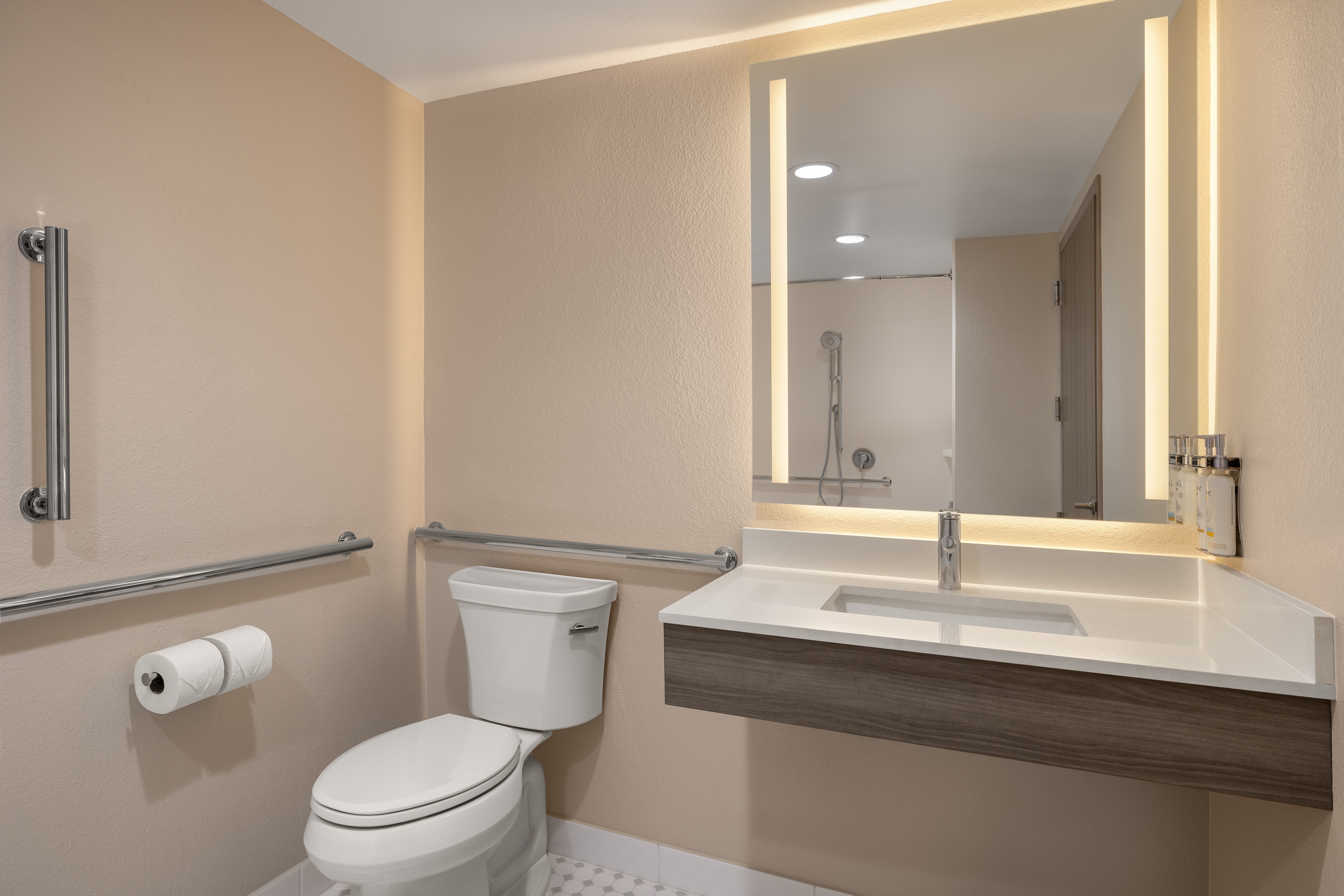 Holiday Inn Express & Suites Phoenix - Midtown 52/54