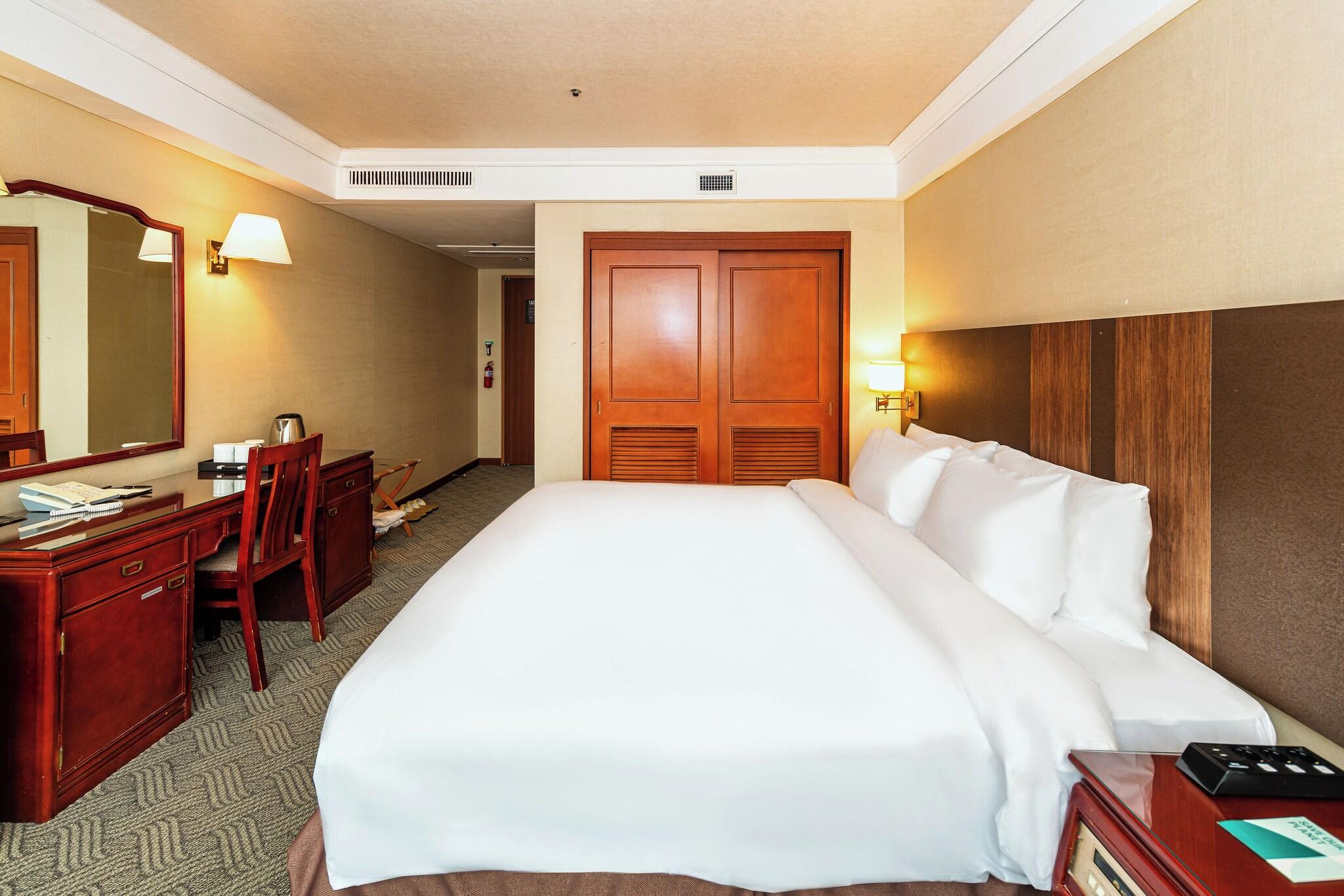 Room, Queen Bed