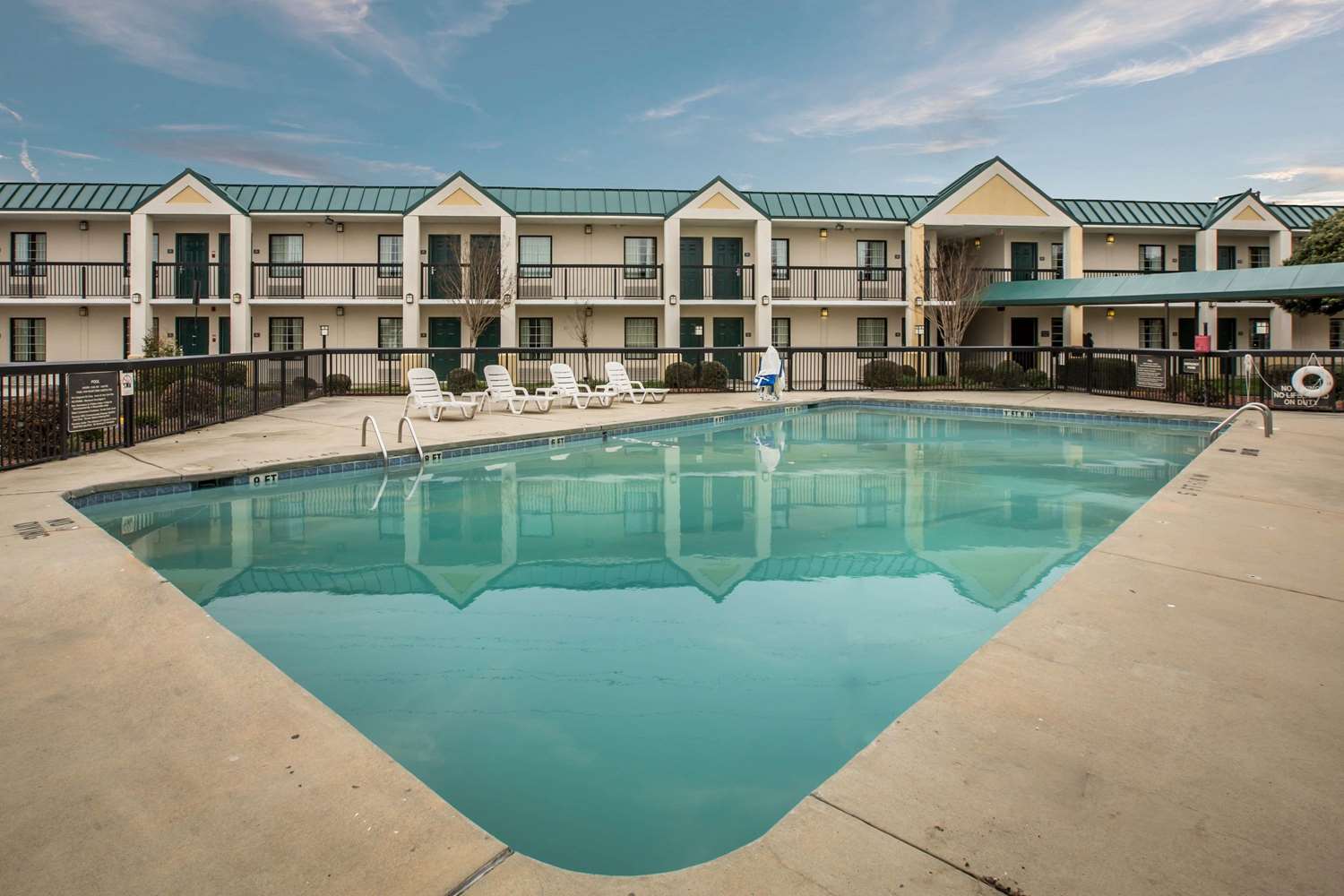 Quality Inn And Suites Hanes Mall 3/23