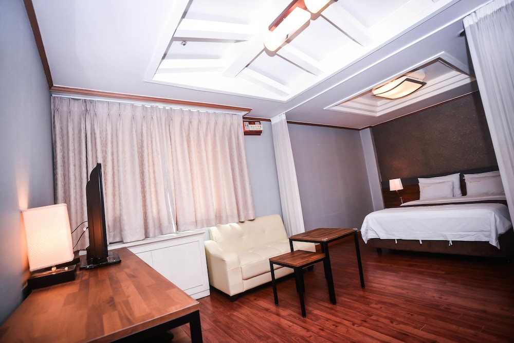 Noblesse Hotel 16/50
