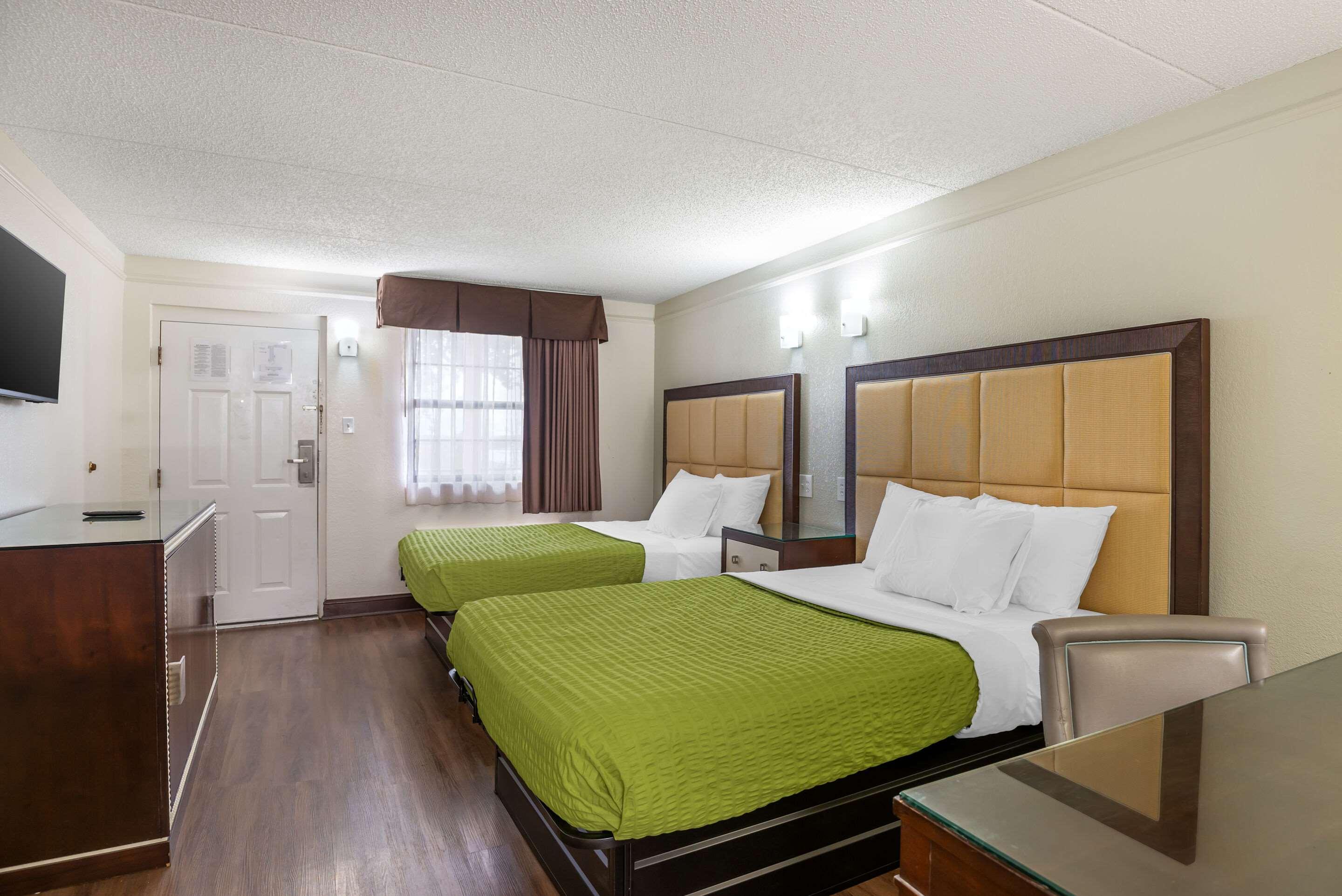 ROOM, 2 DOUBLE BEDS