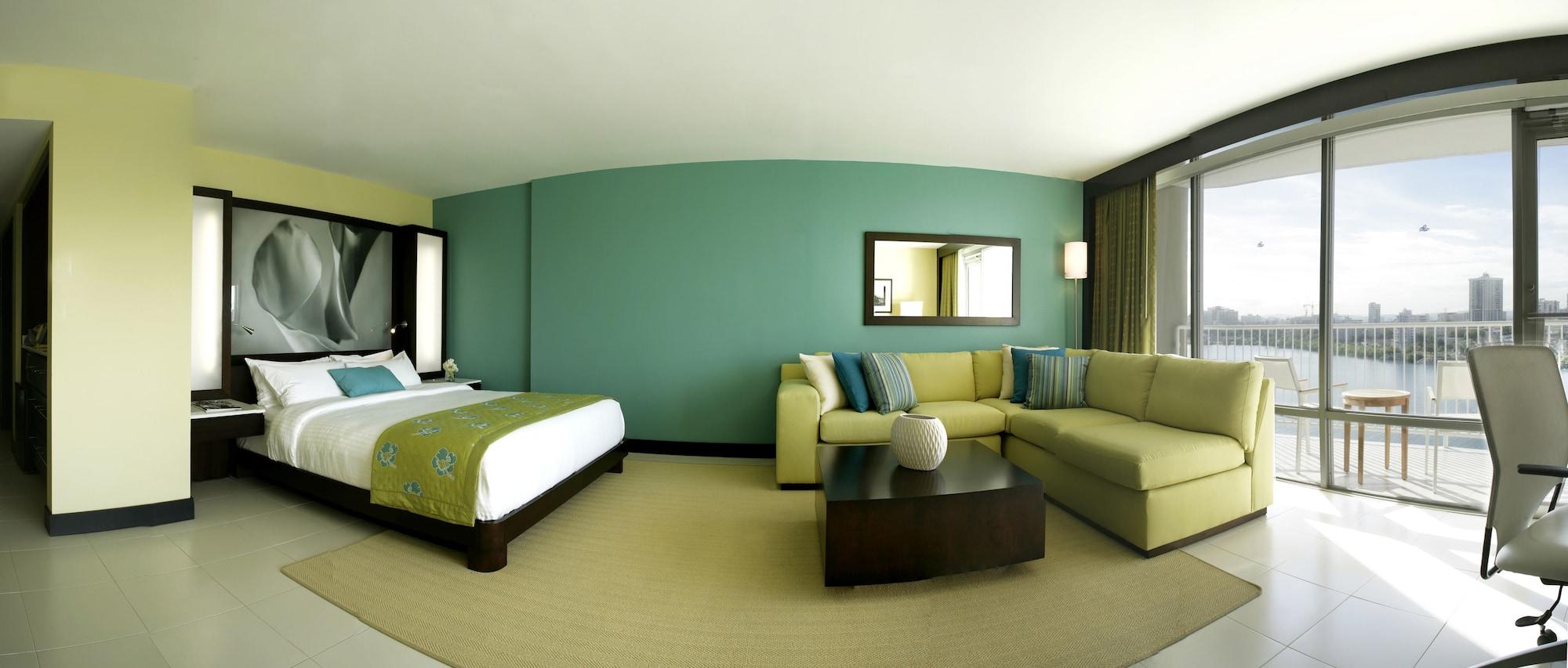 Suite, King Bed, Bay View, Corner