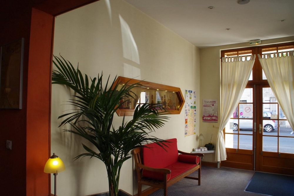 P'TIT DEJ-HOTEL COGNAC LA RESIDENCE 28/47