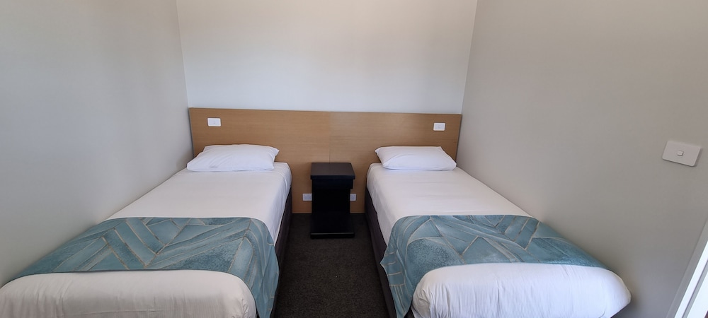 2 BEDROOMS, DELUXE, APARTMENT, GARDEN VIEW