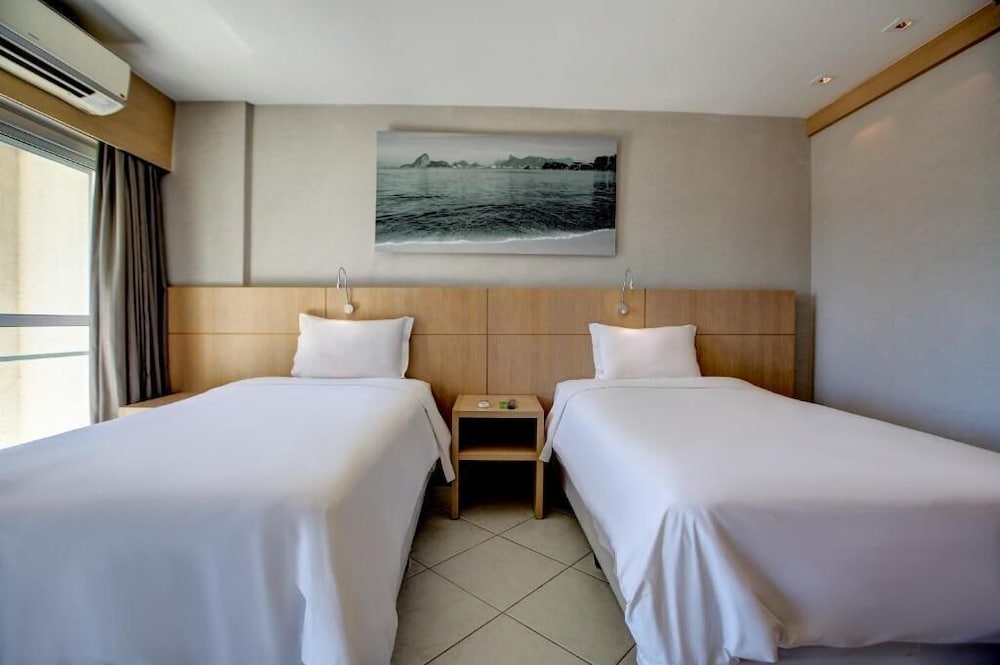 DELUXE, TWIN BEDS