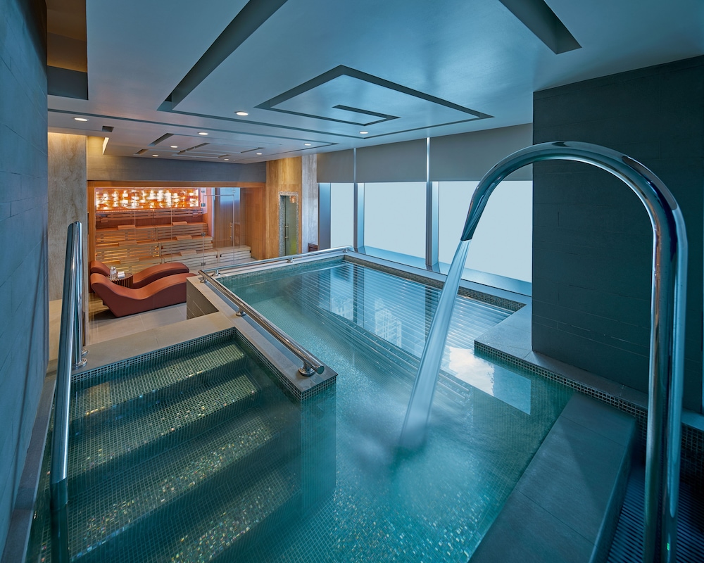 Grand Hyatt Manila 33/72