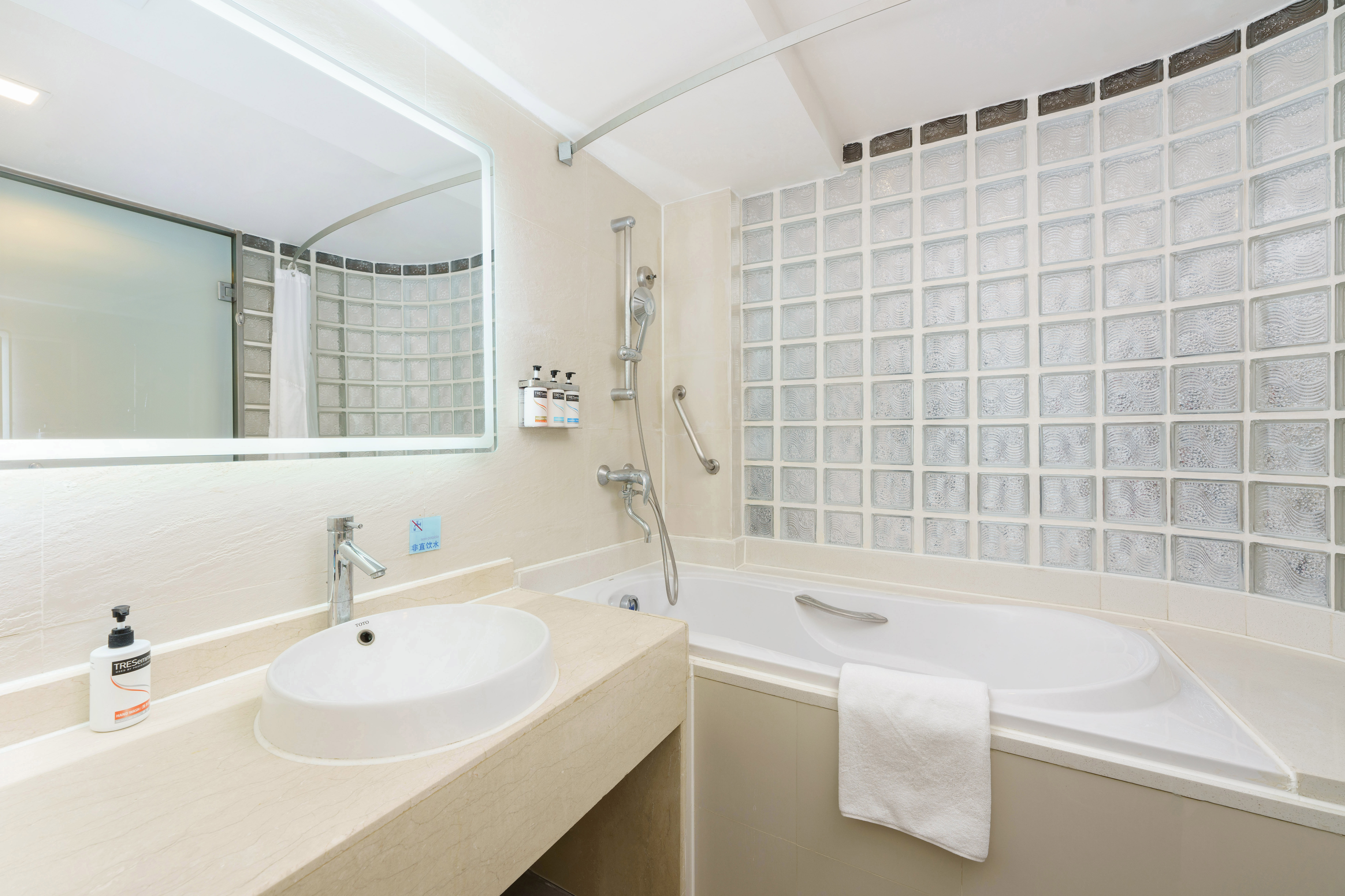 Holiday Inn Express Dalian City Center 49/50