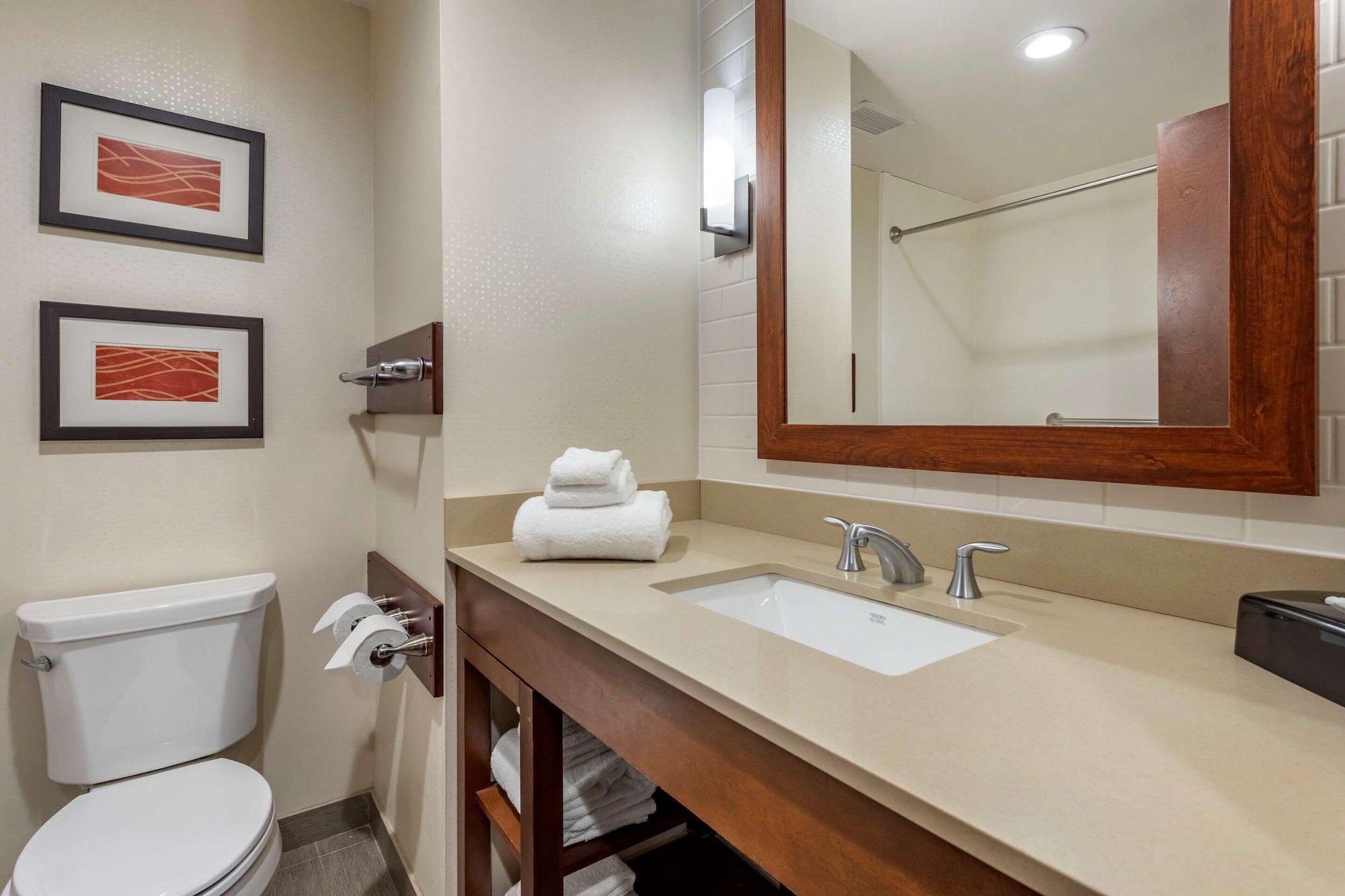 غرفة قياسية بسرير كينج، Comfort Inn & Suites Pittsburgh South 2/4