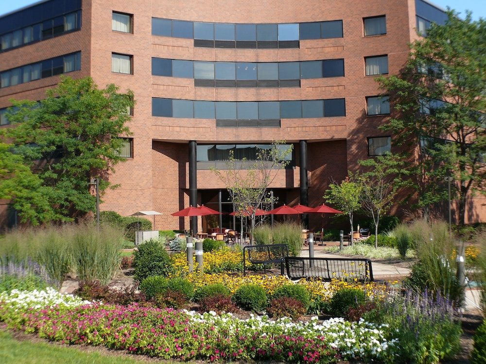 Crowne Plaza Edison 1/51