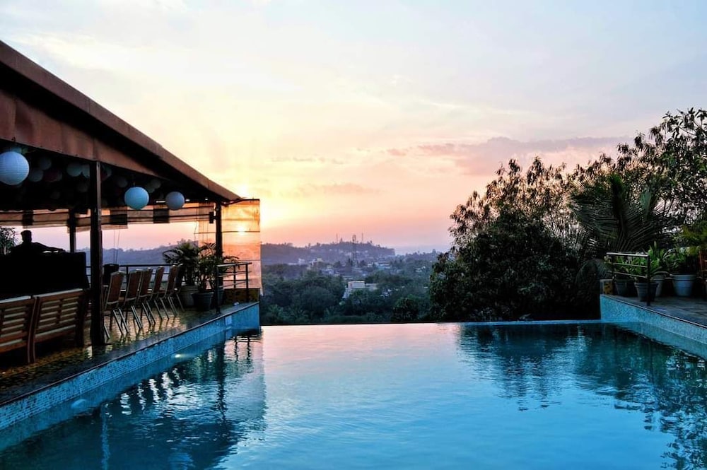 THE SILVERADOR RESORT CLUB 14/24
