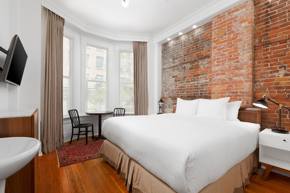 Victorian Hotel 40/74