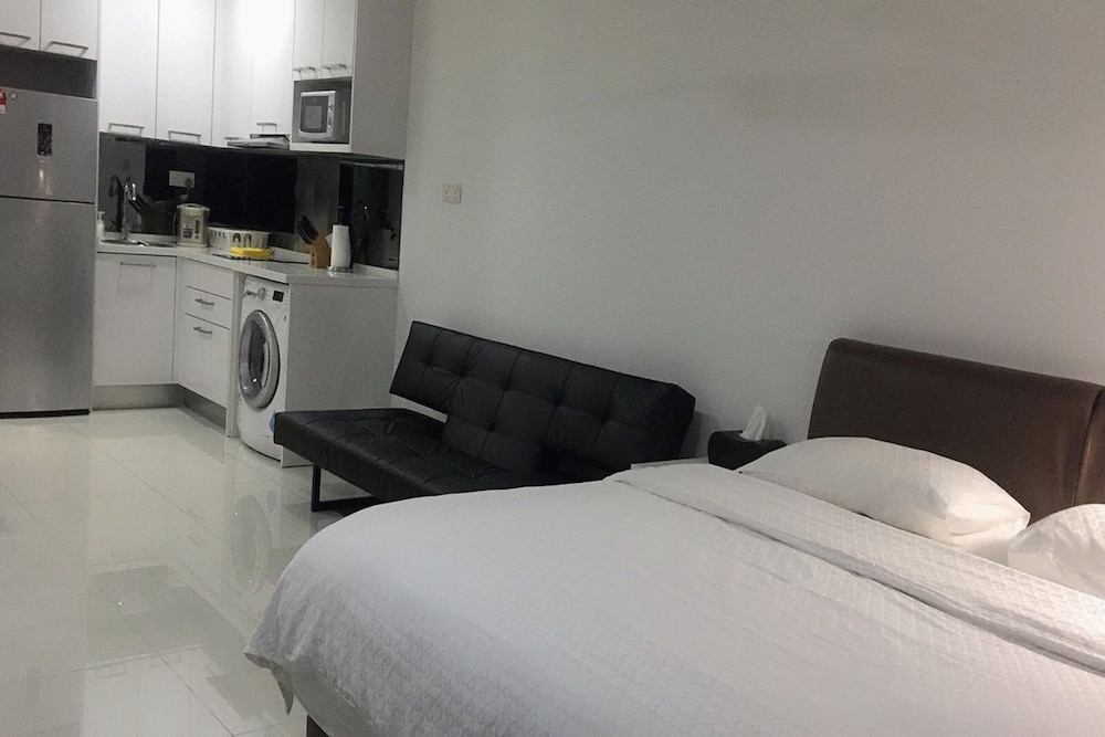 Summer Suites Residences By Subhome 25/68