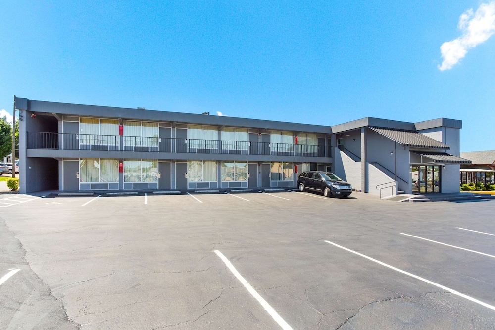 Econo Lodge Gallatin - Metro Nashville 7/43