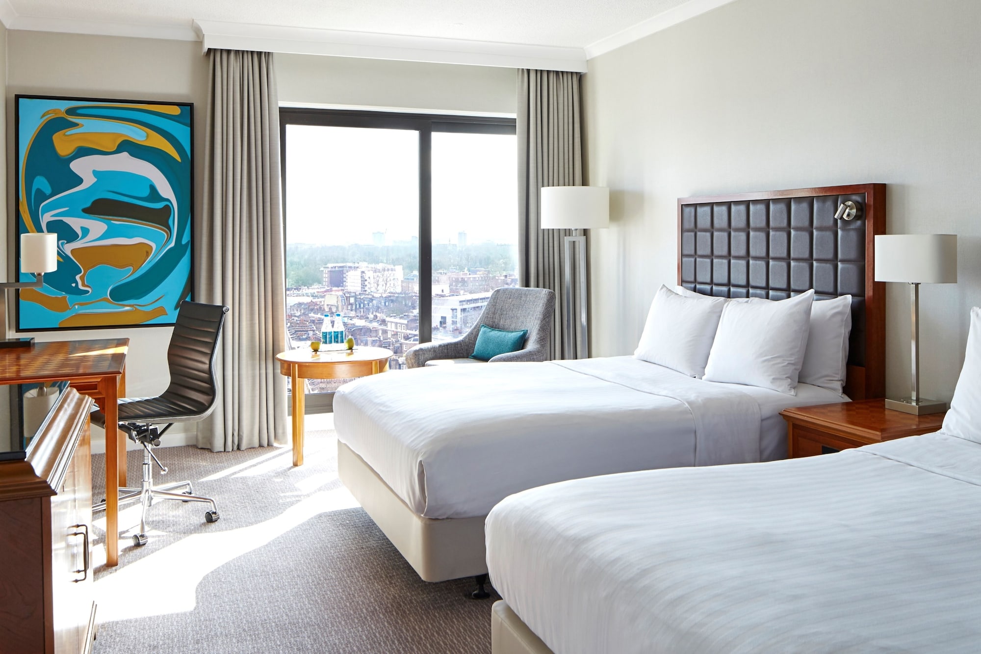 DELUXE, 2 DOUBLE BEDS