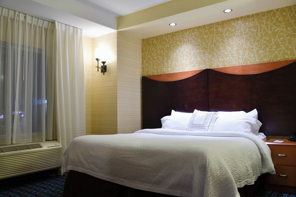Fairfield Inn & Suites Hartford Airport 10/34
