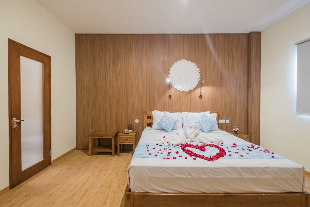 Caroline Guest House 25/50