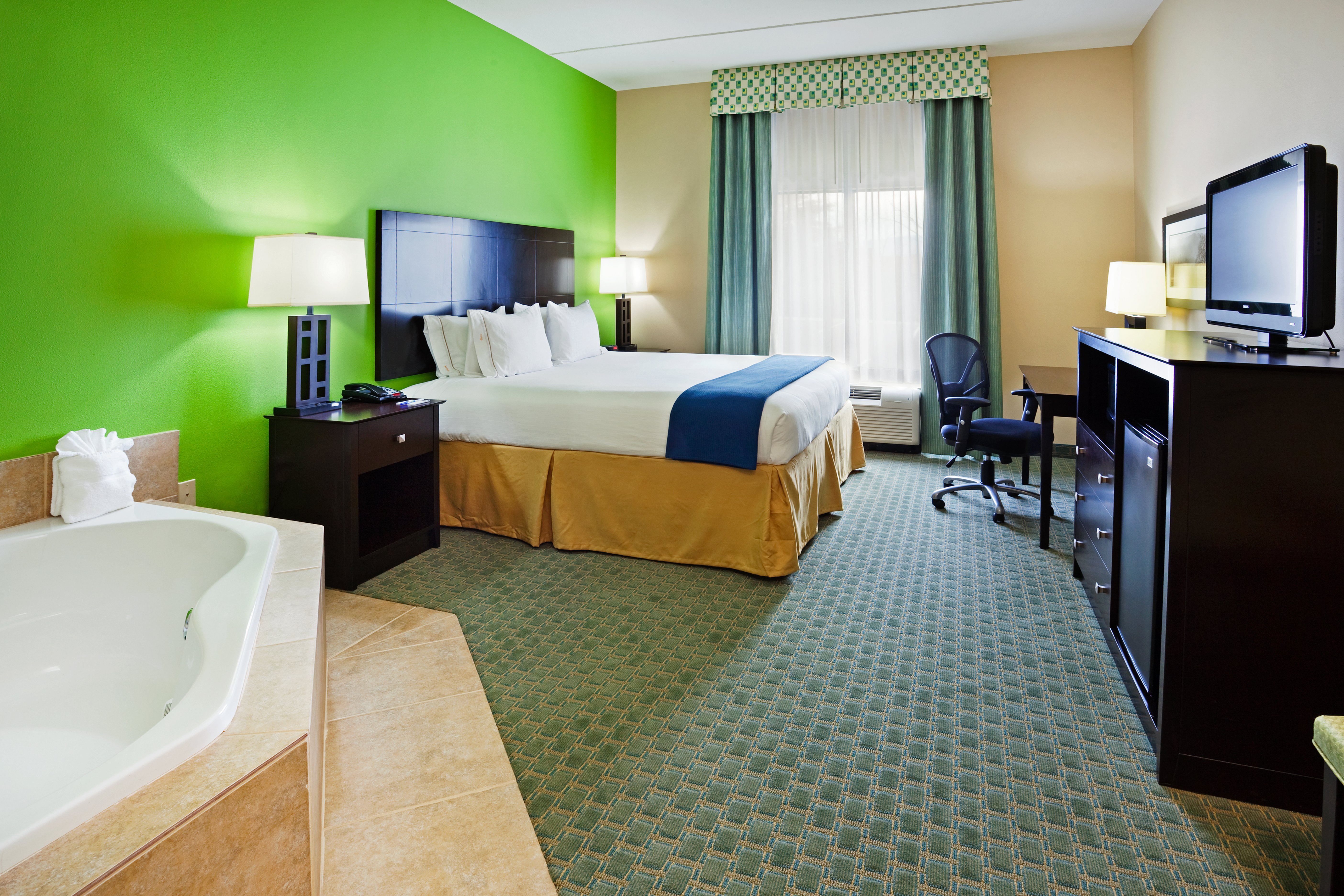 Holiday Inn Express Hotel Suites Newport South 78/79