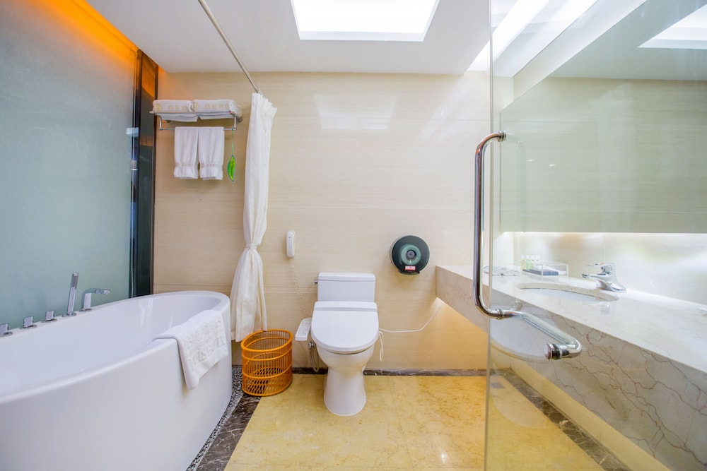 Louis Hotel Zhongshan 28/40