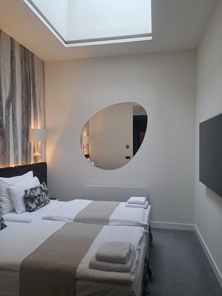 STANDARD, DOUBLE OR TWIN BED