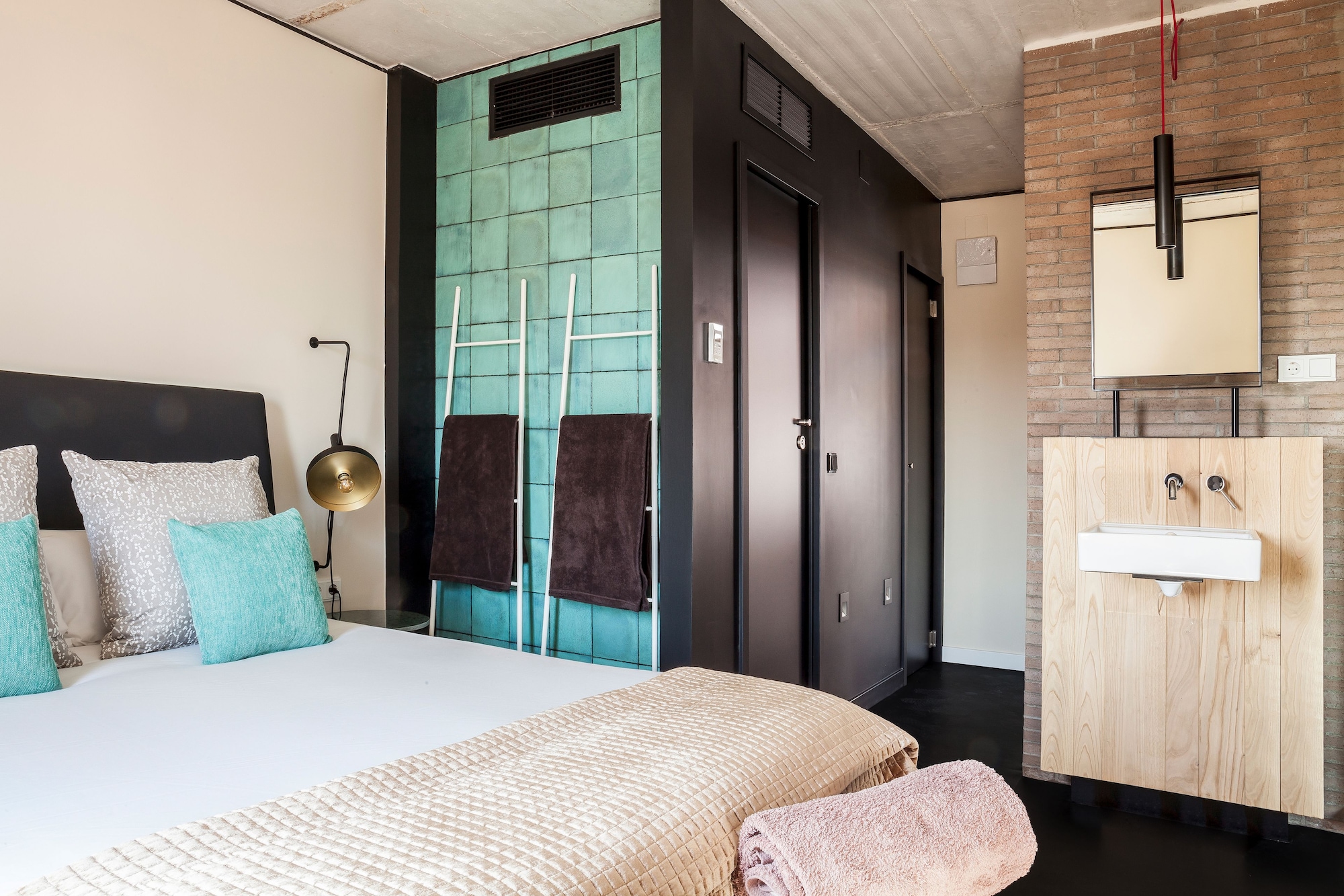 SUPERIOR, DOUBLE BED