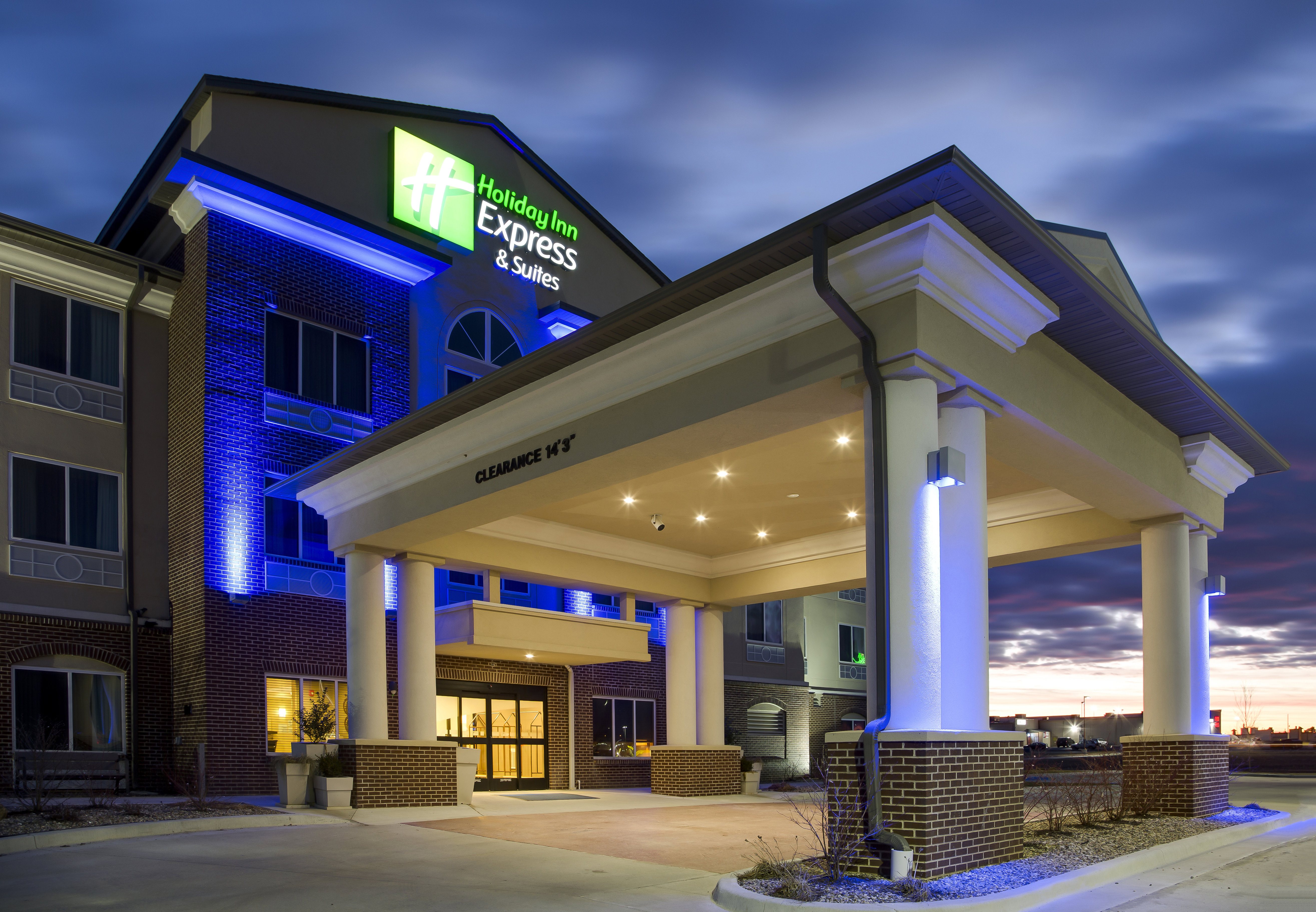 Holiday Inn Express Suites Nevada 4/66