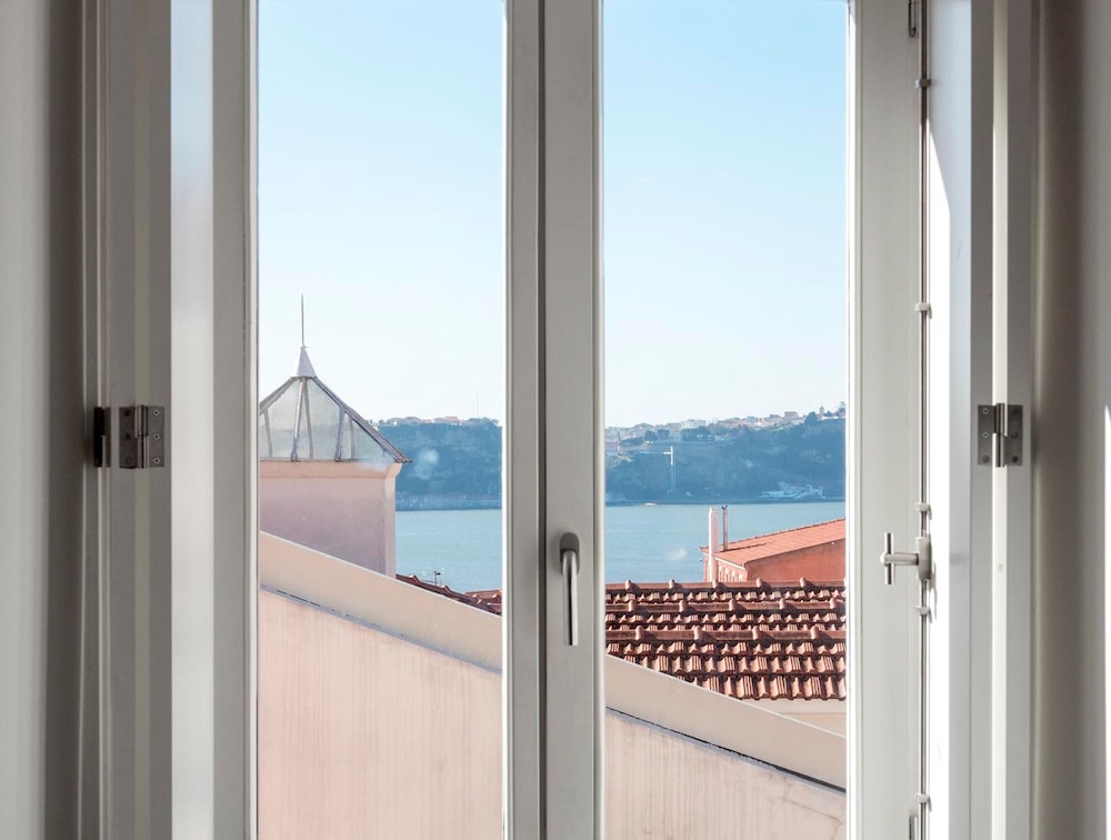 Palacio Camoes Lisbon Serviced Apartments 46/50