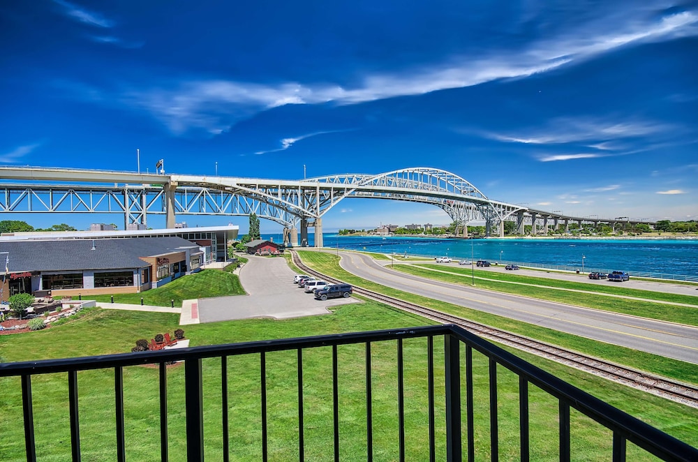 Doubletree By Hilton Port Huron 44/51
