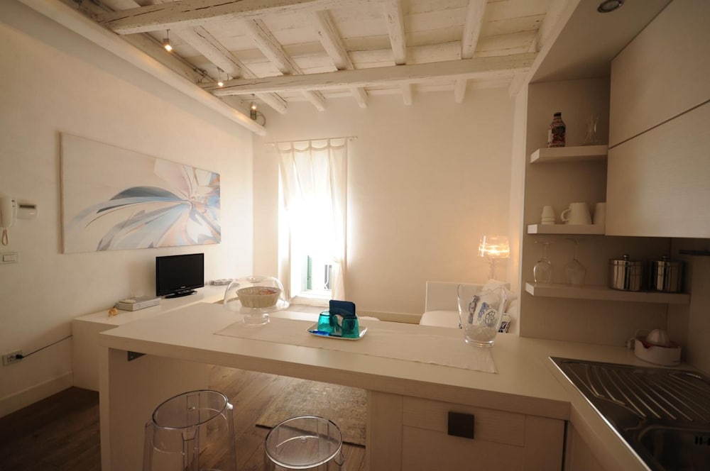 Suite Home Trani 20/50