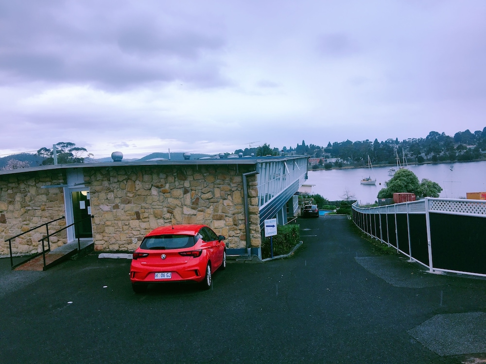 Waterfront Lodge Motel 42/70