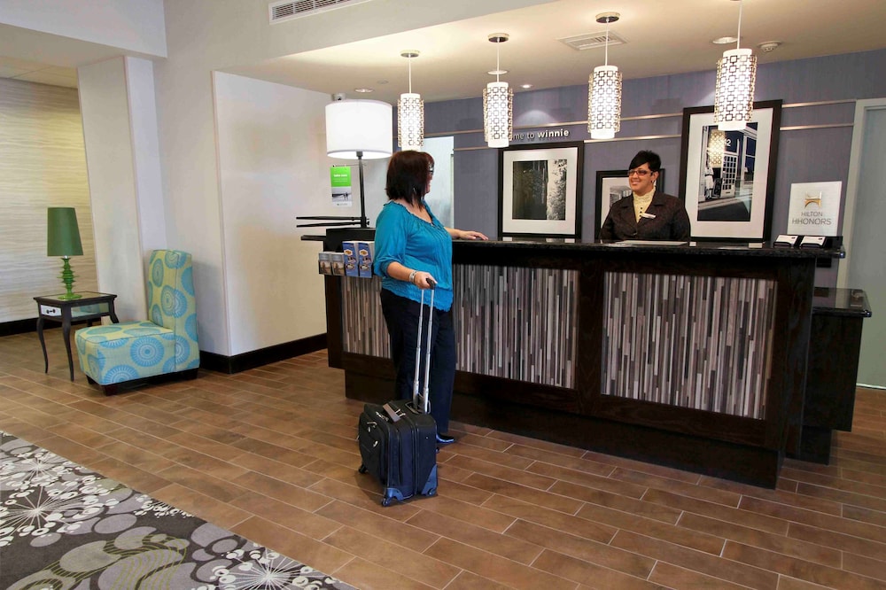 Hampton Inn And Suites Winnie 9/46