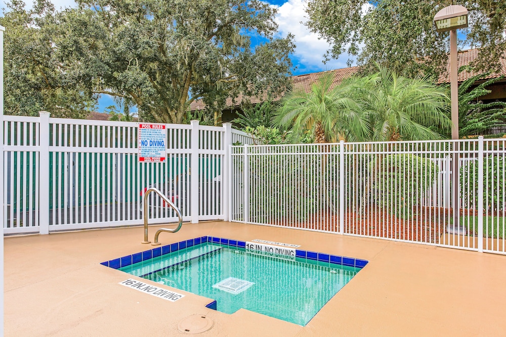 Alhambra Villas 10/29
