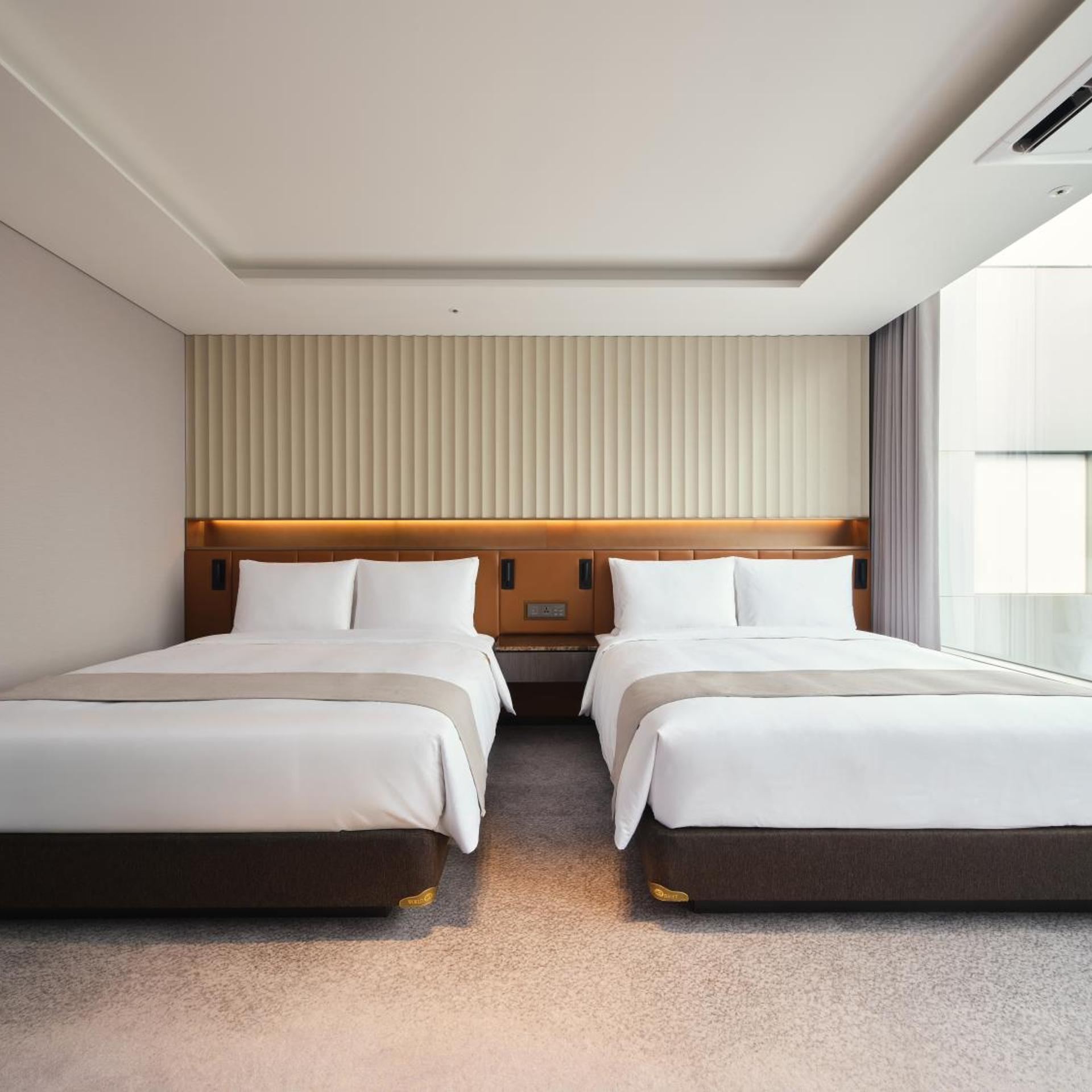 غرفة بريميير عائلية بسريرين منفصلين، Stanford Hotel Myeongdong 2/6