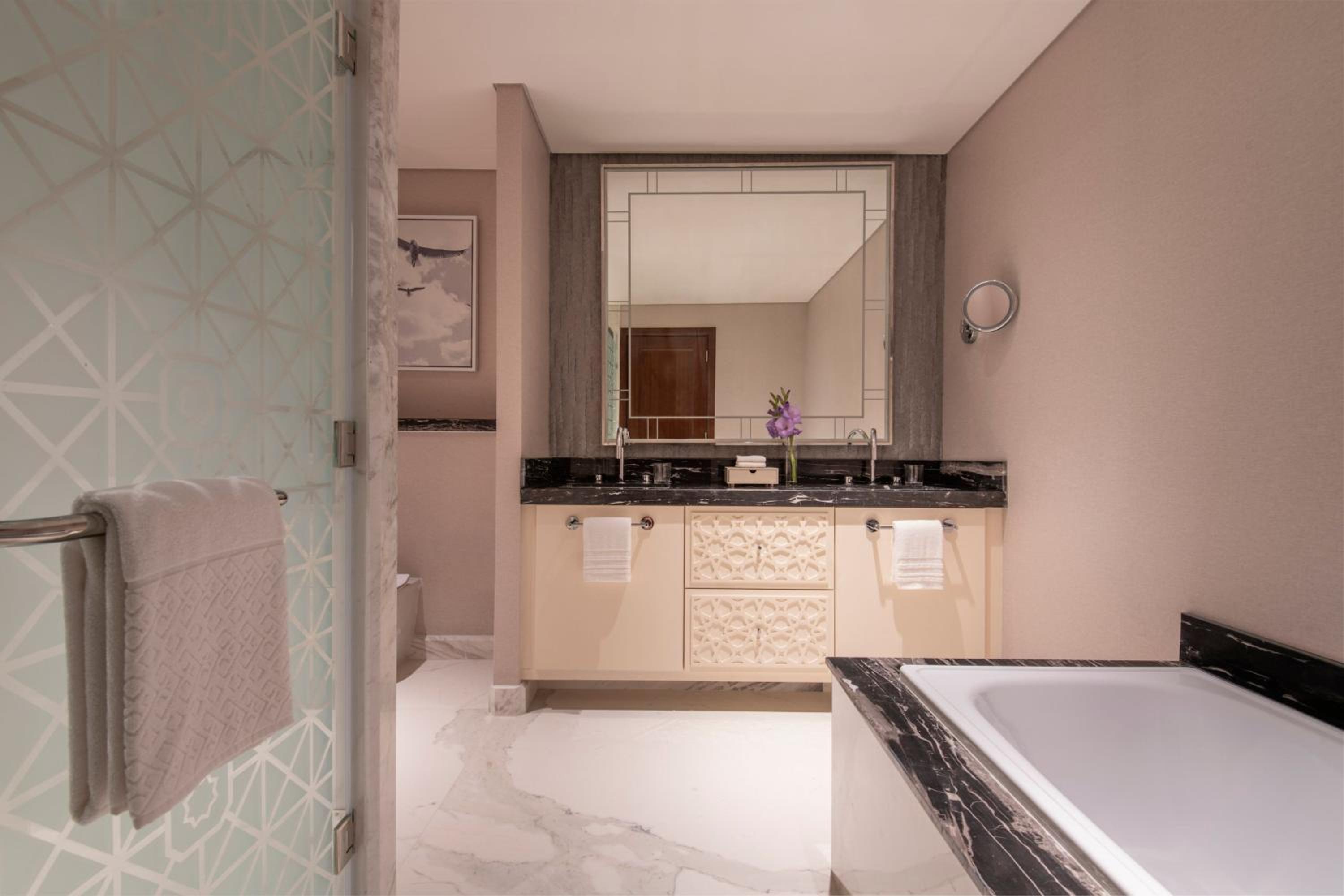 3 Bedrooms, Island, Royal, Suite, Sea View, Balcony، The St. Regis Marsa Arabia Island, The Pearl Qatar 9/10