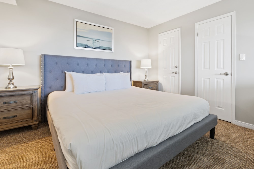 Green, King and Twin Beds, 2 Bunk Beds, Queen Bed, Pet Friendly